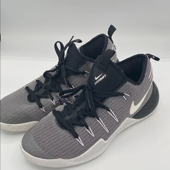 Nike Black and White Athletic Shoes - Picture 4 of 4